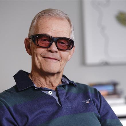 Surlunettes